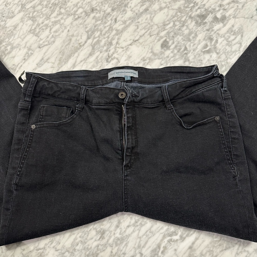Black pilcro skinny jeans
